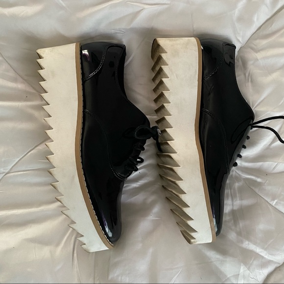 Divided Shiny Black Patent Leather PVC Platform Loafer - Picture 7 of 8